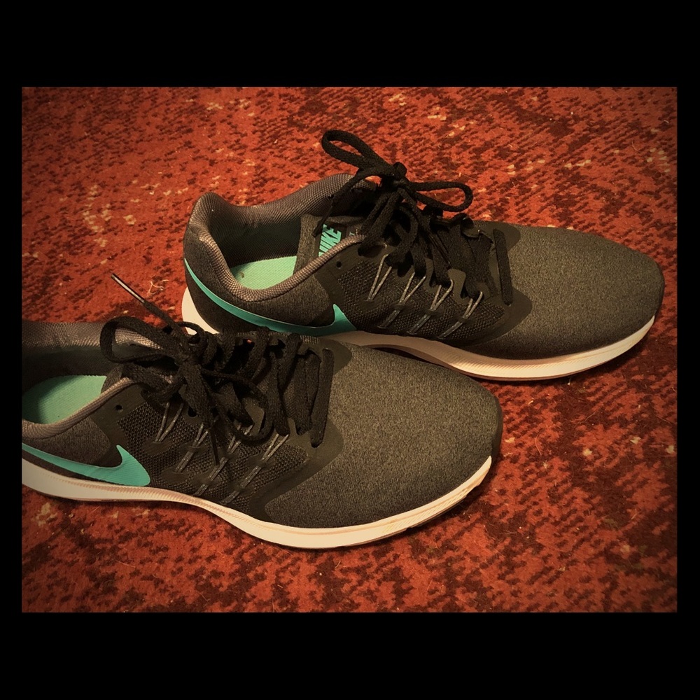 Nike running shoes Run Swift
